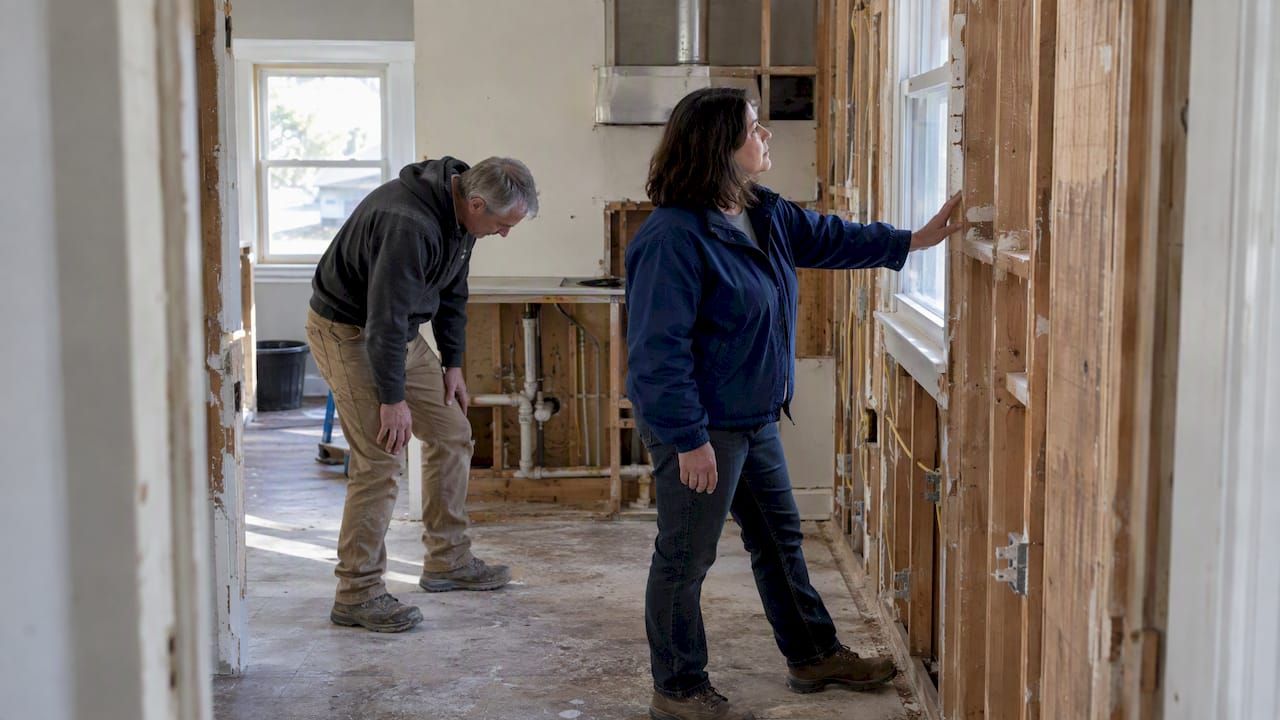 1791000692125_Investor-and-contractor-inspecting-unfinished-property Investor and contractor inspecting unfinished property